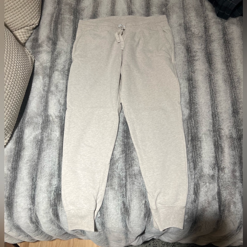 Amazon essentials oatmeal sweatpants